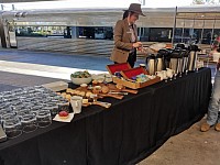 Kleines Frühstück auf dem Bahnsteig