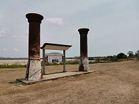 Reste der alten Eisenbahnbrücke