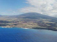 Anflug auf Big Island, oben liegt Schnee