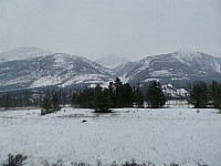 Schnee und Wolken in den Rockies